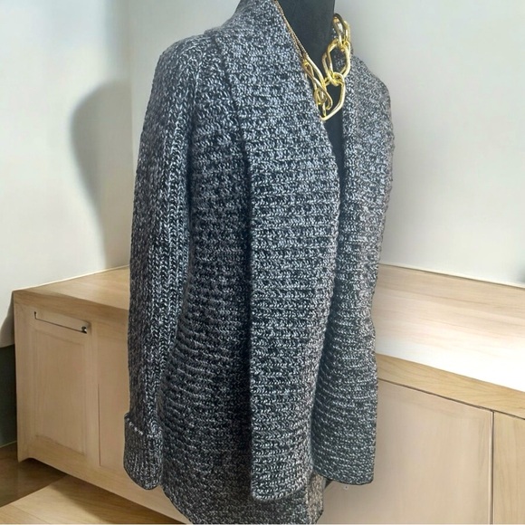 Brand: Express, black/white knitted sweater, size: L - Picture 9 of 10